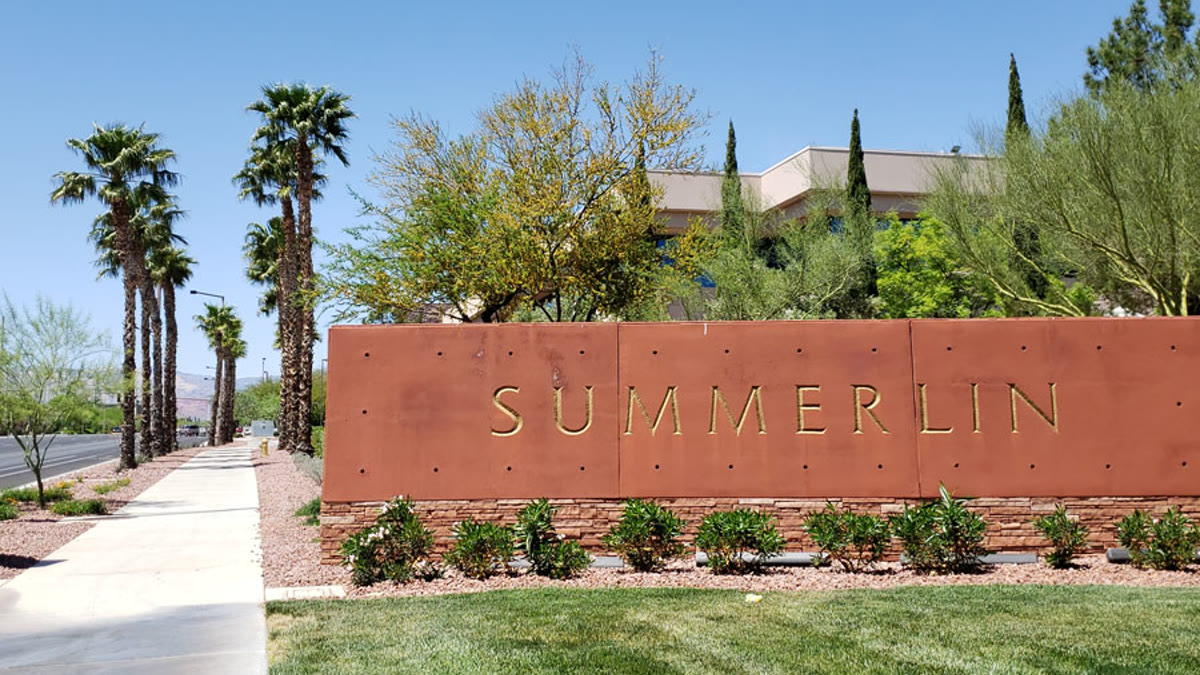 Monumento de entrada a la comunidad Summerlin, Nevada